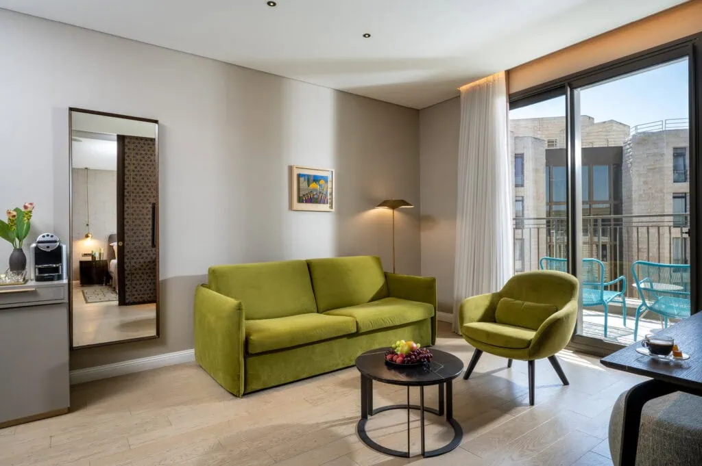 Inbal Hotel_premium balcony suite_room 858_02